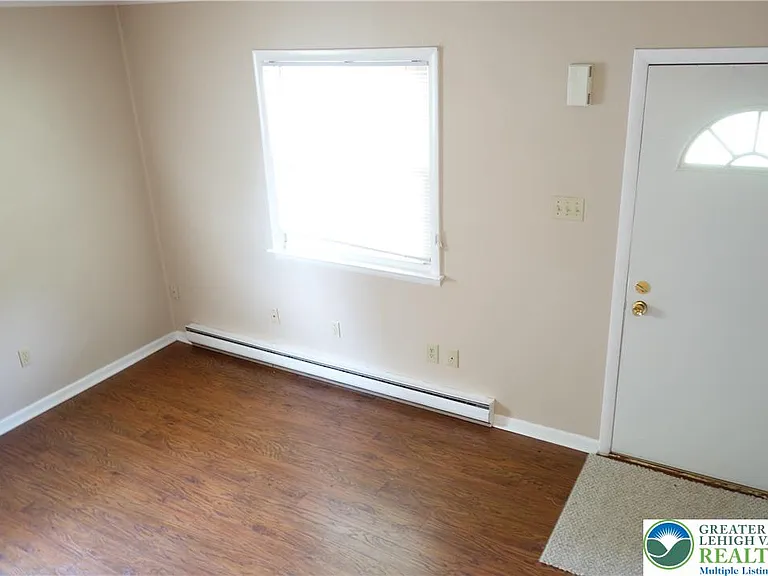 2754 Suzanne Way — Photo 4