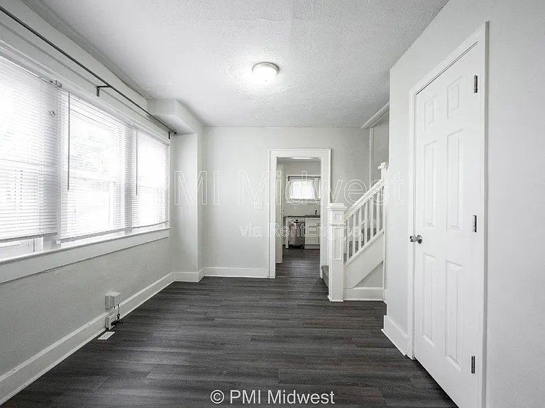 944 E Minnesota St — Photo 7