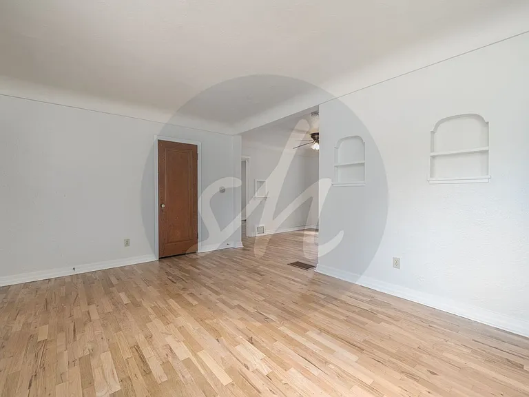 111 N Sheridan Ave — Photo 4