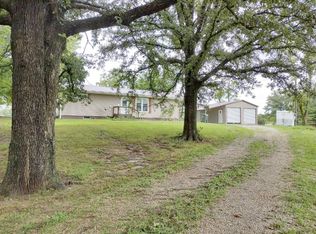 1100 County Road 2100 E, Fairfield, IL 62837