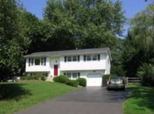 56 Woodland Dr, East Windsor, NJ 08520