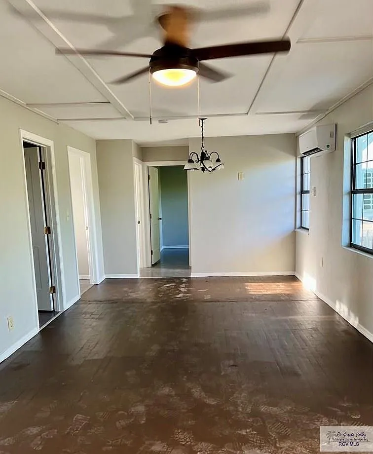 2 bed, 1.0 bath, 800 sqft, $900 — Photo 2
