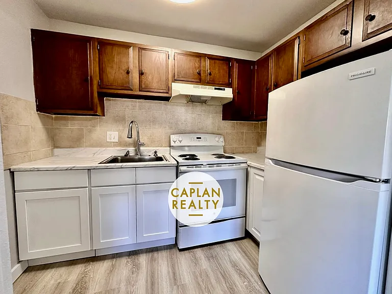 170 Canton St #G — Photo 3