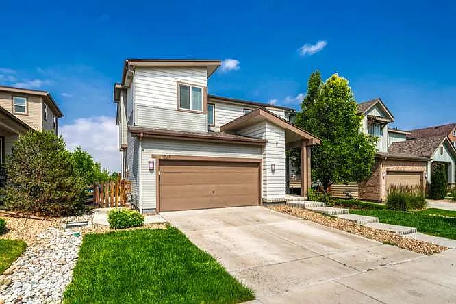 3 bed, 2.5 bath, 2375 sqft, $3,000 — Photo 1