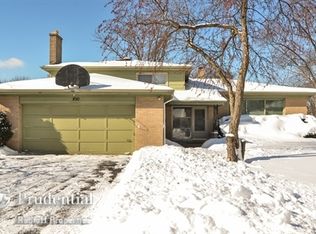 890 Huckleberry Ln, Northbrook, IL