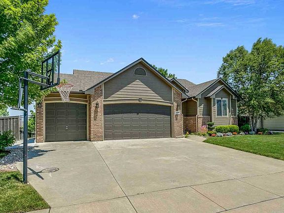 3rd image of 1406 E Summerlyn Dr