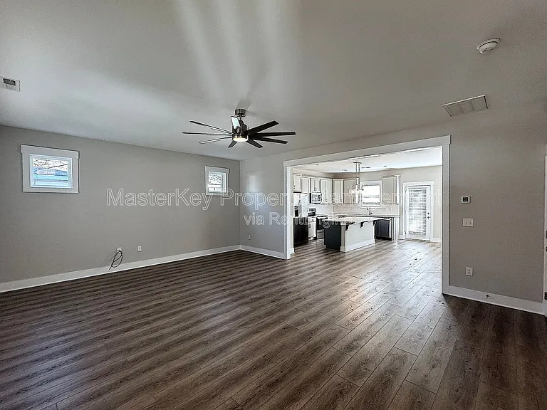 102 N Dunn St — Photo 2