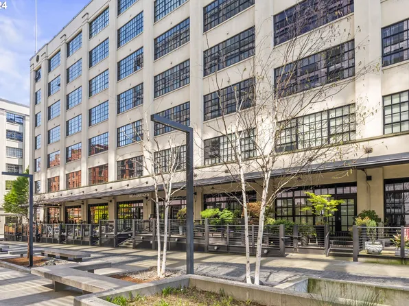 1400 NW Irving St APT 521, Portland, OR 97209