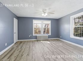 327 Parkland Pl SE