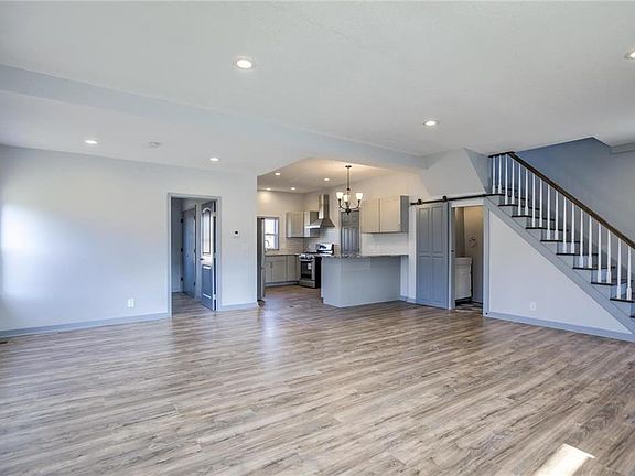 5th image of 844 Freeman Ave