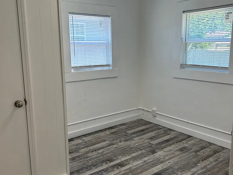 106 S Monroe Ave — Photo 13