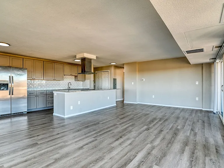 411 Lakewood Cir #B-1016 — Photo 7