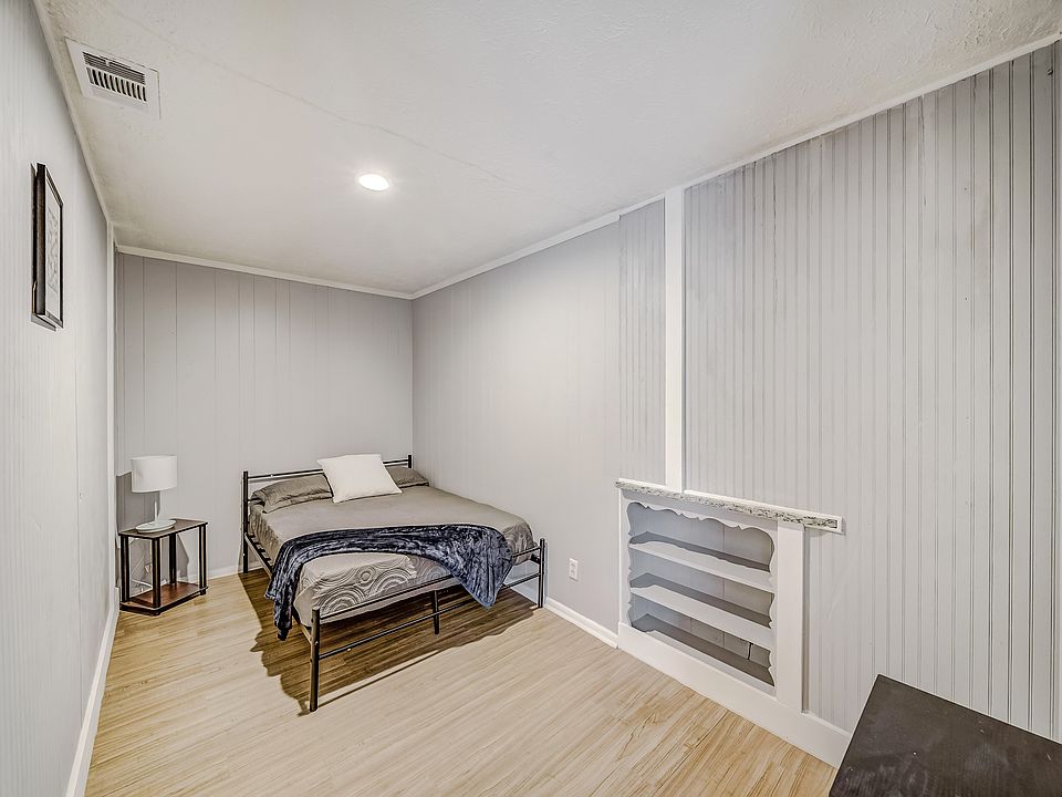 Please note that this photo has been virtually staged, not all furnishings seen will be included in your room when you arrive