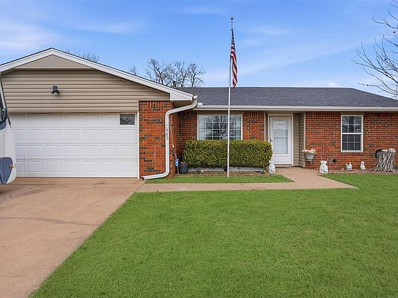 2nd image of 1905 Taft St