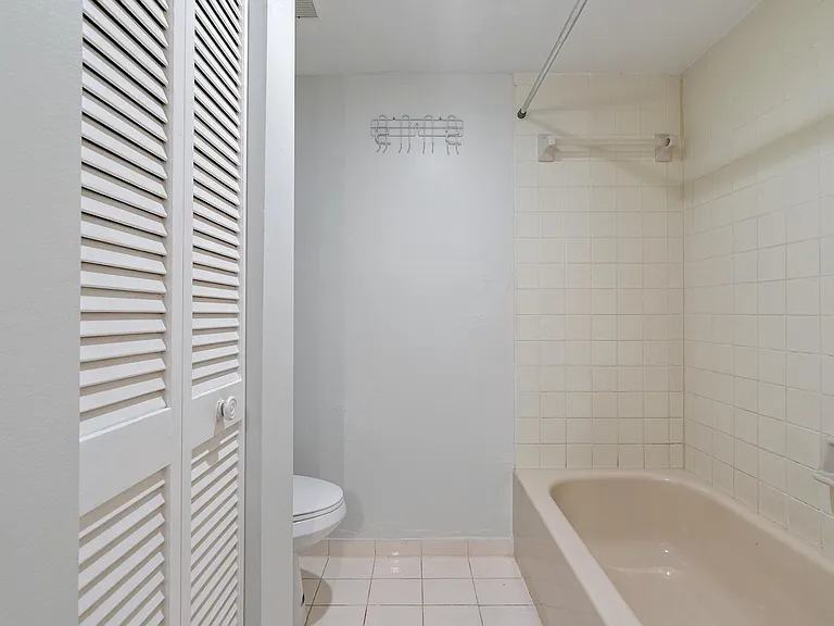 701 NW 19th St #306 — Photo 13