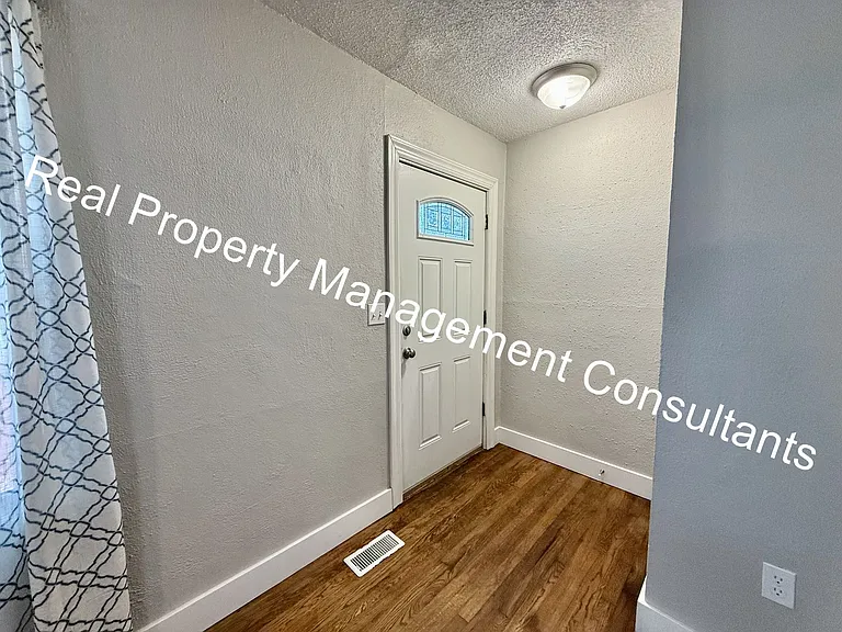 406 9th Street Ter — Photo 3