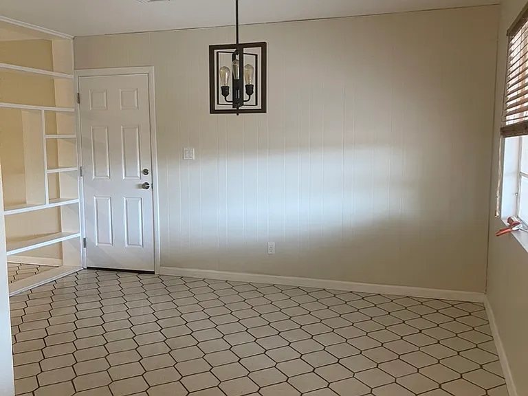 512 S Margo Dr — Photo 5