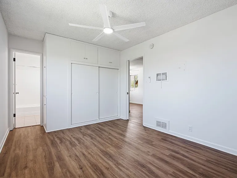 Adams - 733 — Photo 11