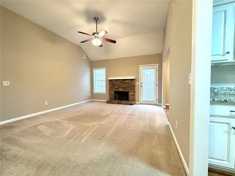 7080 Shady Oak Ln — Photo 2