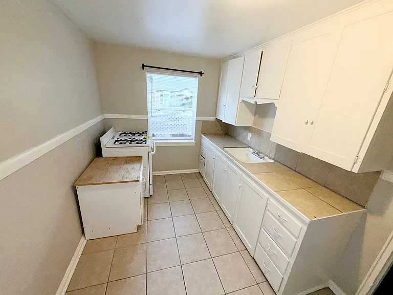 1504 Allen St #4 — Photo 4