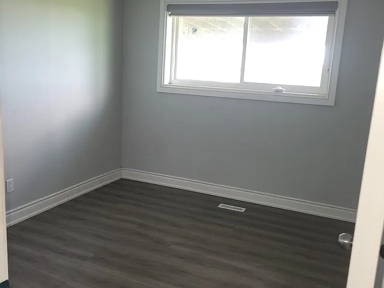 8748 Creditview Rd — Photo 10