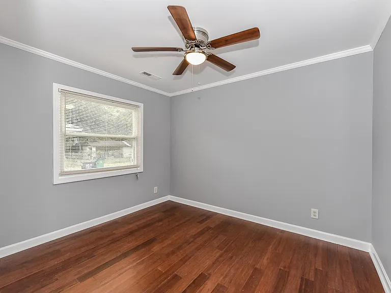 306 Plymouth Ave — Photo 4
