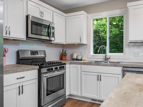 5th image of 20630 Rolling Hills Ln