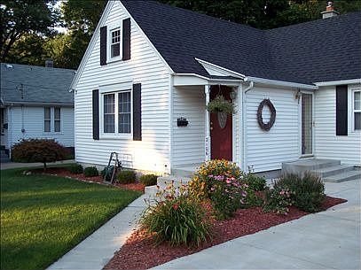 5th image of 2106 Prospect Ave NE
