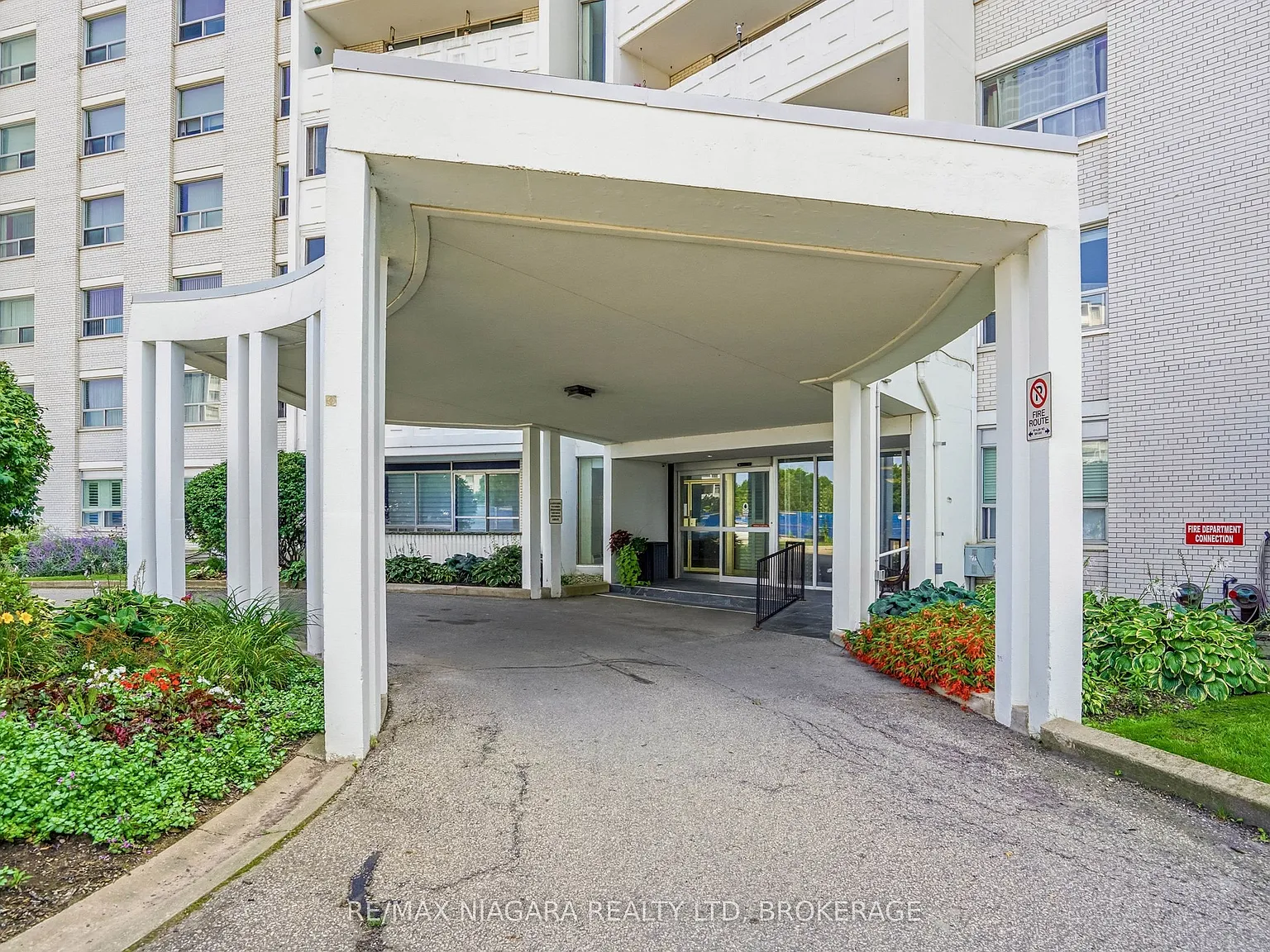 3 bed, $2,700 — Photo 2