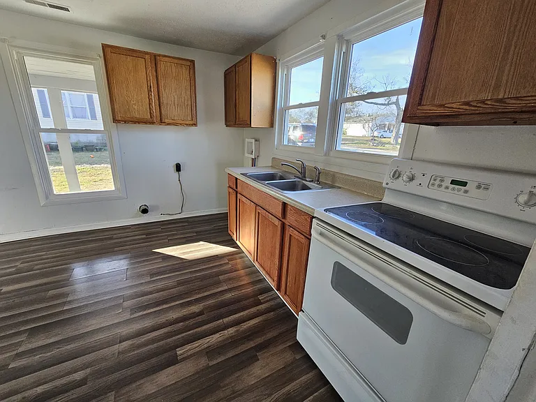 724 Page Ave — Photo 6