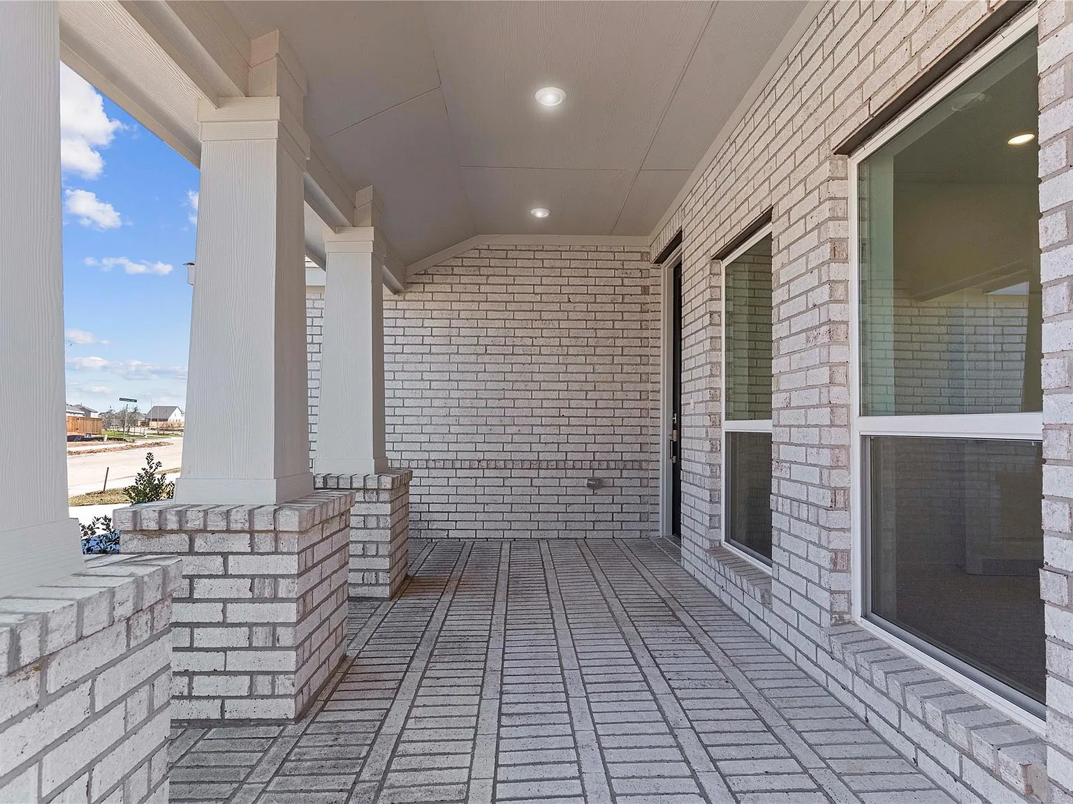 3 bed, 2.0 bath, 1600 sqft, $2,400 — Photo 4