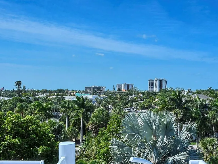 213 N Washington Dr — Photo 42