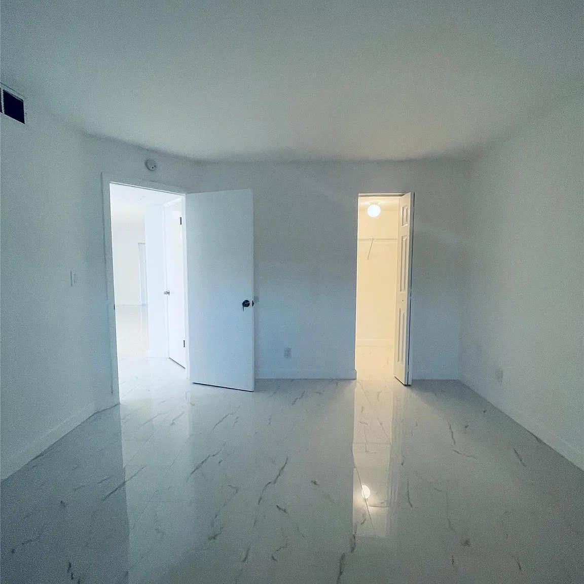 2 bed, 2.0 bath, 949 sqft, $2,200 — Photo 3