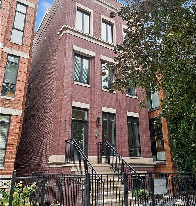 1st image of 2727 N Kenmore Ave Unit 1