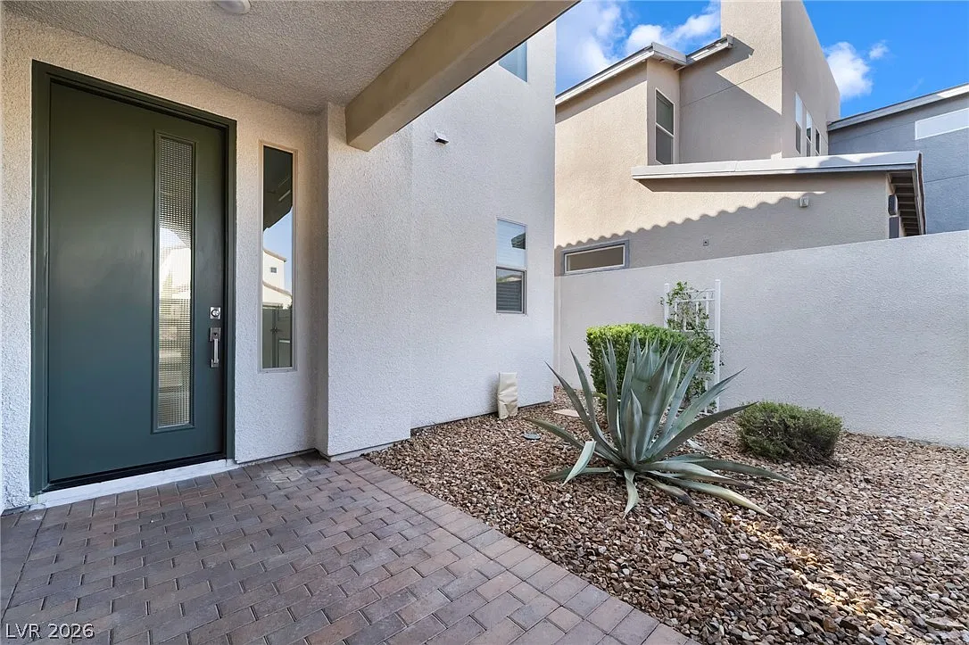 3 bed, 2.5 bath, 2017 sqft, $2,595 — Photo 4