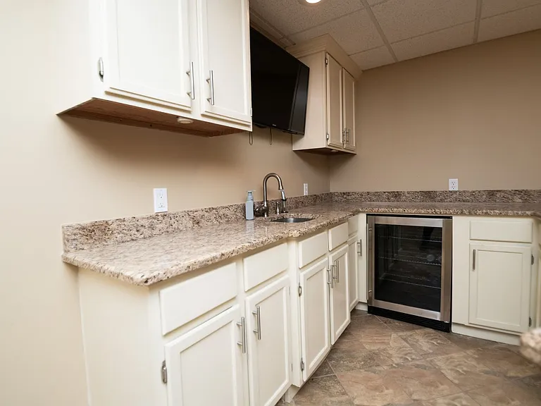 405 Galway Dr — Photo 22