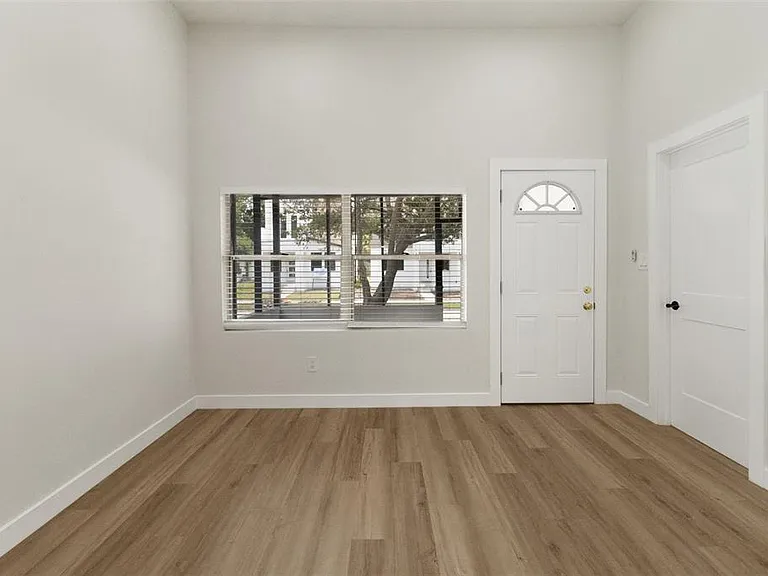 2329 W Beach St — Photo 6