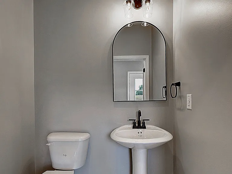209 University Pkwy #36 — Photo 18