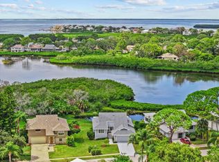 1022 Lake Avoca Dr, Tarpon Springs, FL 34689