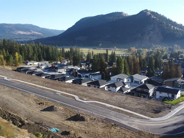 2225 Mountain View Ave, Lumby, BC V0E 2G1