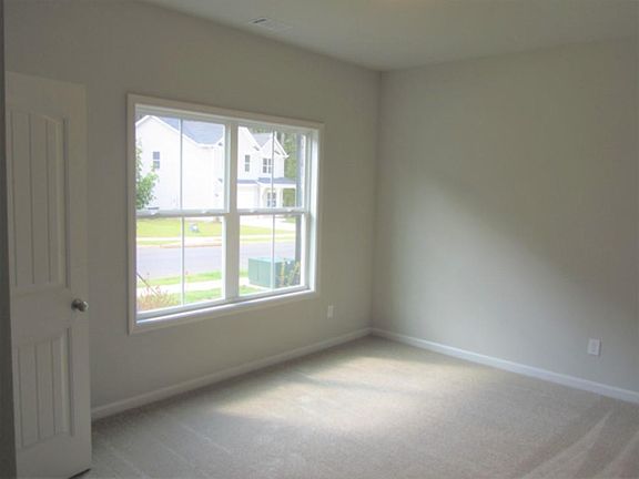 4th image of 240 Stonecreek Bnd