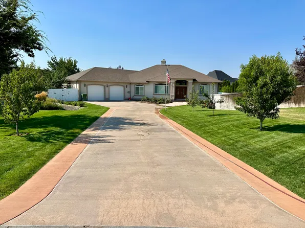 390 Dream St SE, Moses Lake, WA 98837