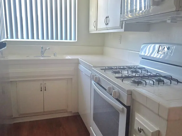 14335 Burbank Blvd — Photo 3