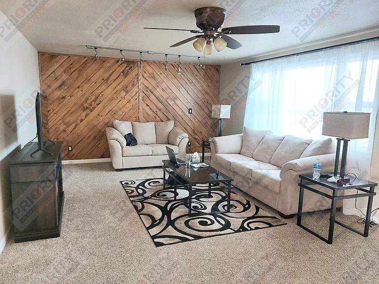 505 Highridge Ct — Photo 3