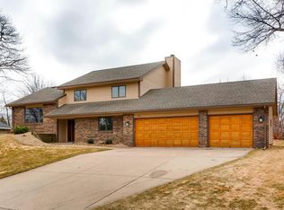 936 Hardwood Ave, Shoreview, MN 55126