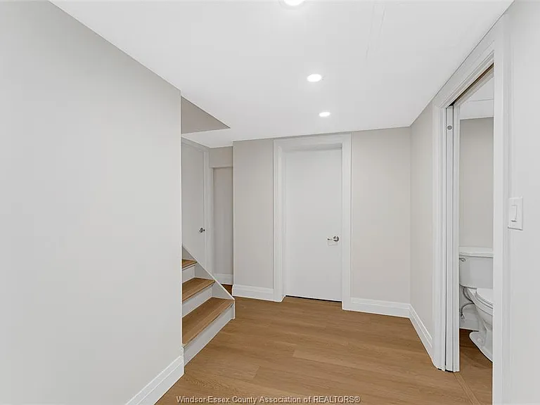 132 Division St N — Photo 19