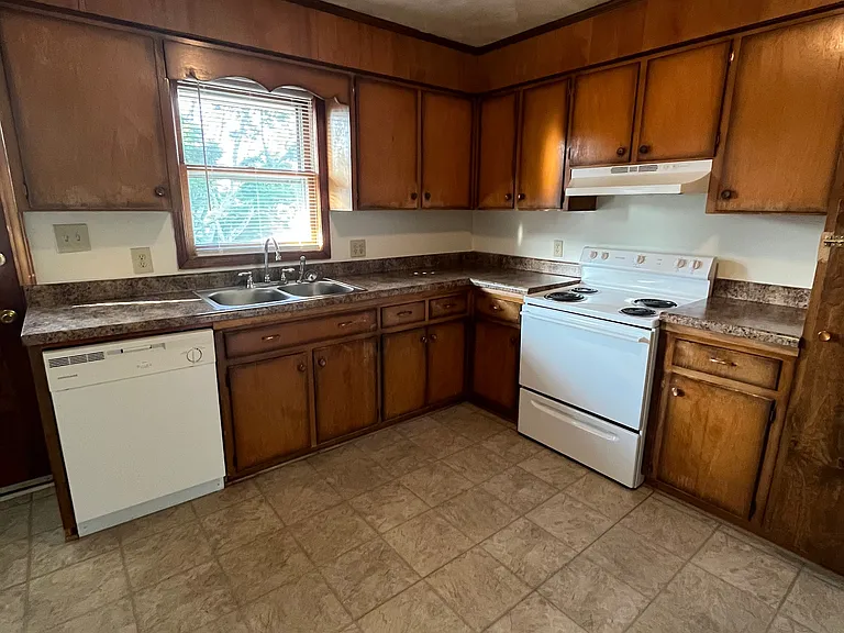 Apartment Heights — Photo 11