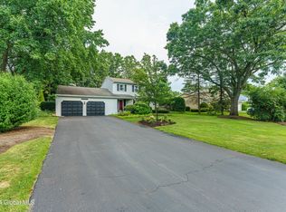 7 Bethwood Dr, Loudonville, NY 12211