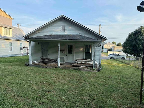 3rd image of 714 3rd Ave
