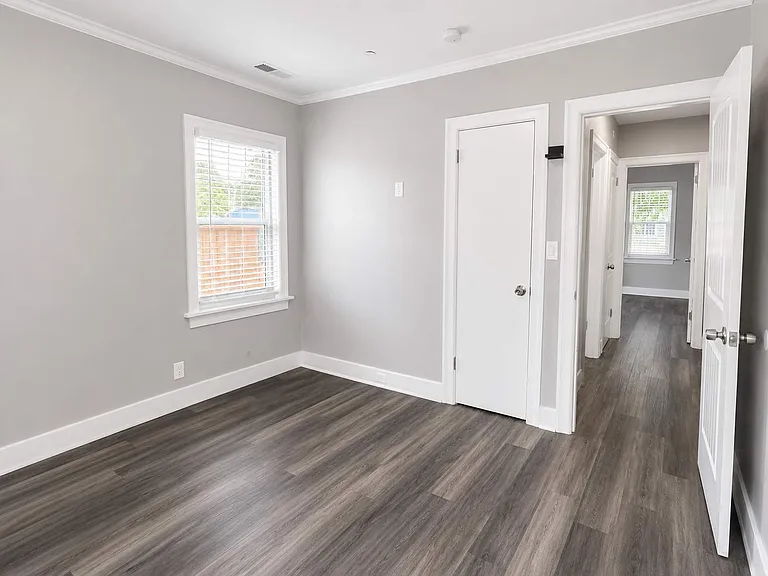 9327 NE Glisan St #1 — Photo 16